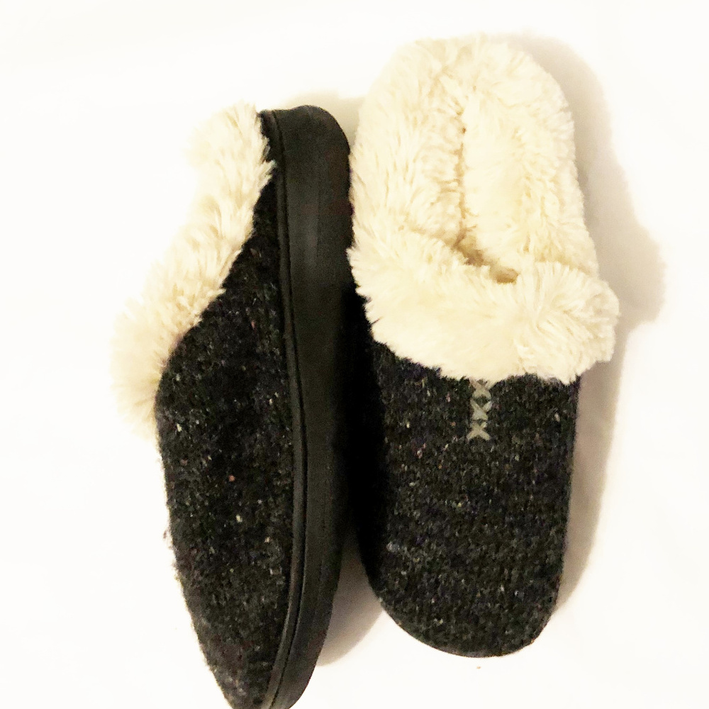 Slippers Dearfoams womens new size 7/8M machine washable indoor/outdoor soles
